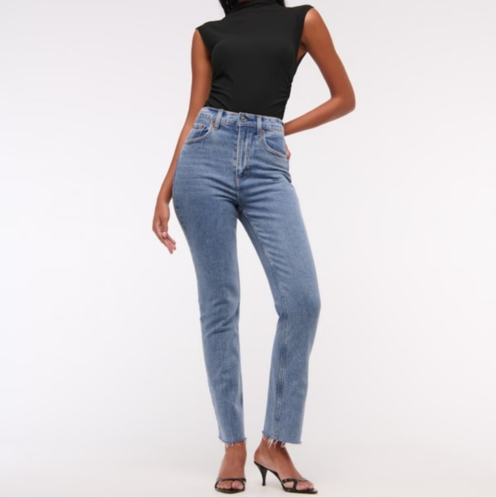 Abercrombie & Fitch Ultra High Rise Ankle Straight Long
